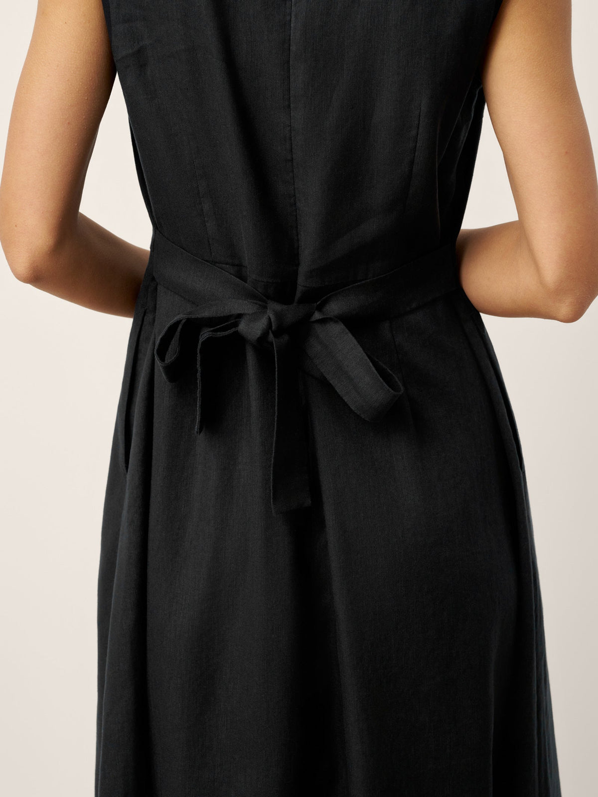 Linen-Lyocell V-Neck Sleeveless Midi Dress WILLOW by LINTICO for women